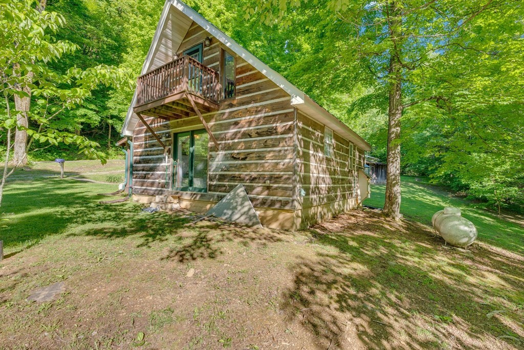 755 Woody Road Byrdstown TN 38549