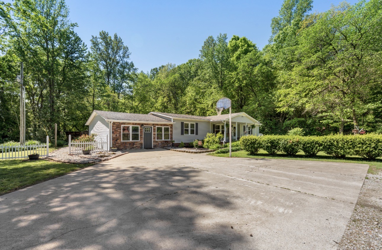 1431 Flatwood Road New Johnsonville TN 37134