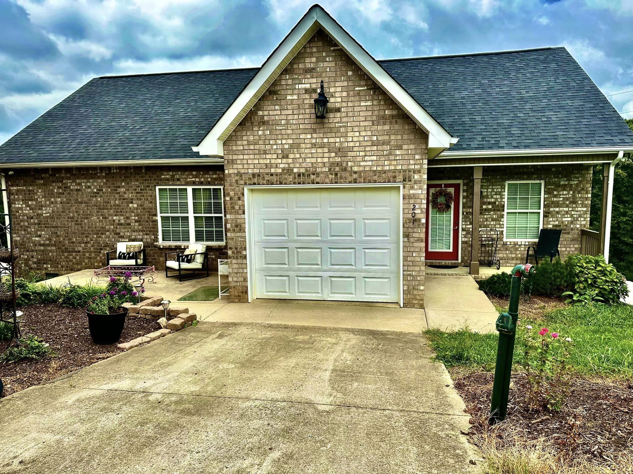 1605 S Cannon Blvd, E Shelbyville TN 37160