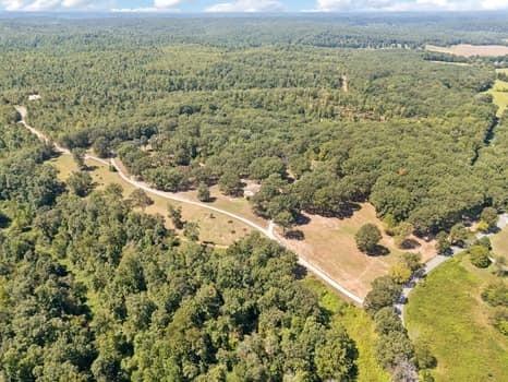 90 Gauging Station Lane Hurricane Mills TN 37078