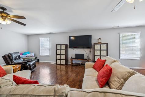 824 Driftwood Drive Lobelville TN 37097
