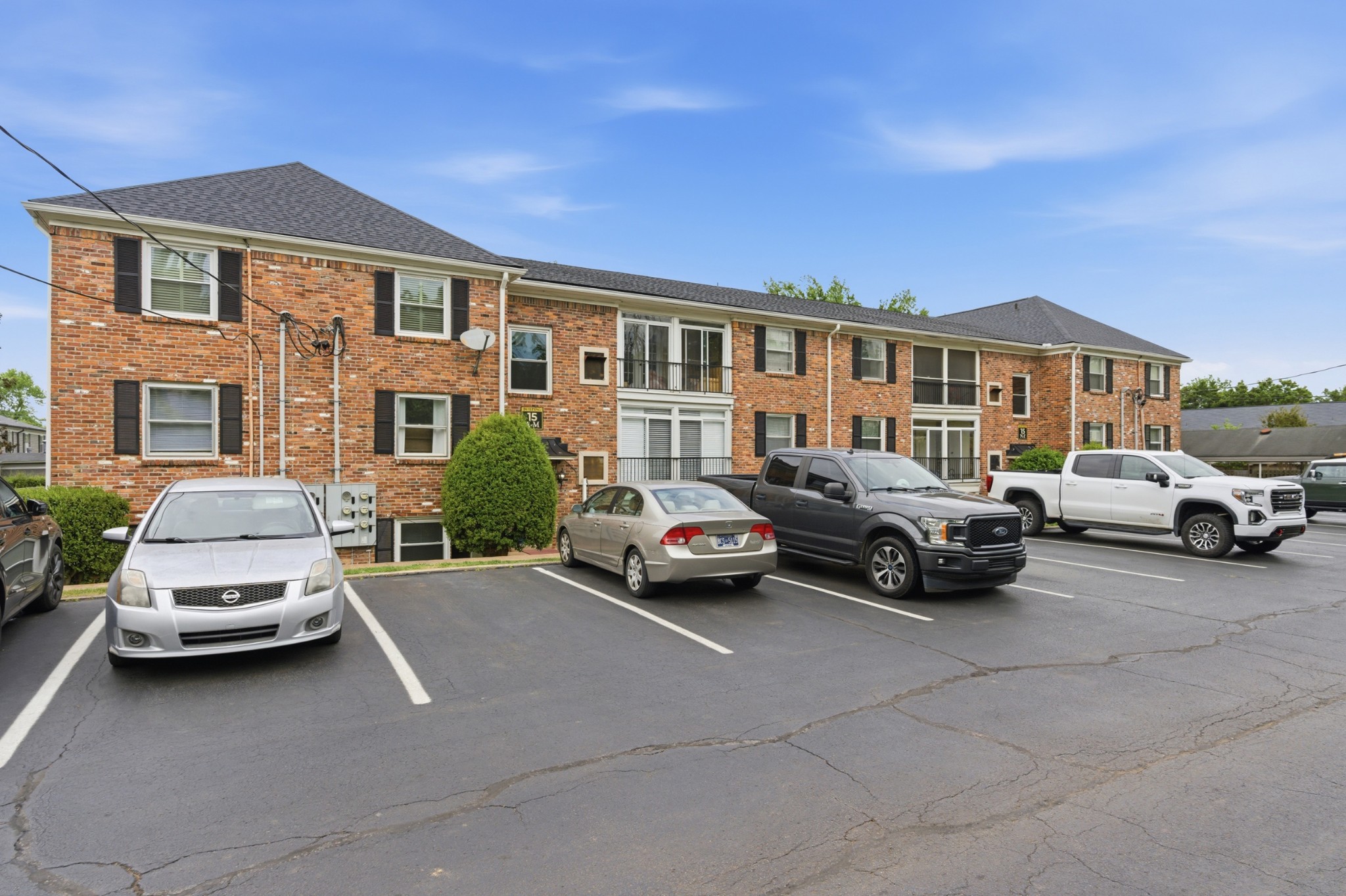 Nashville TN, 5025 Hillsboro Pike, Unit 15L