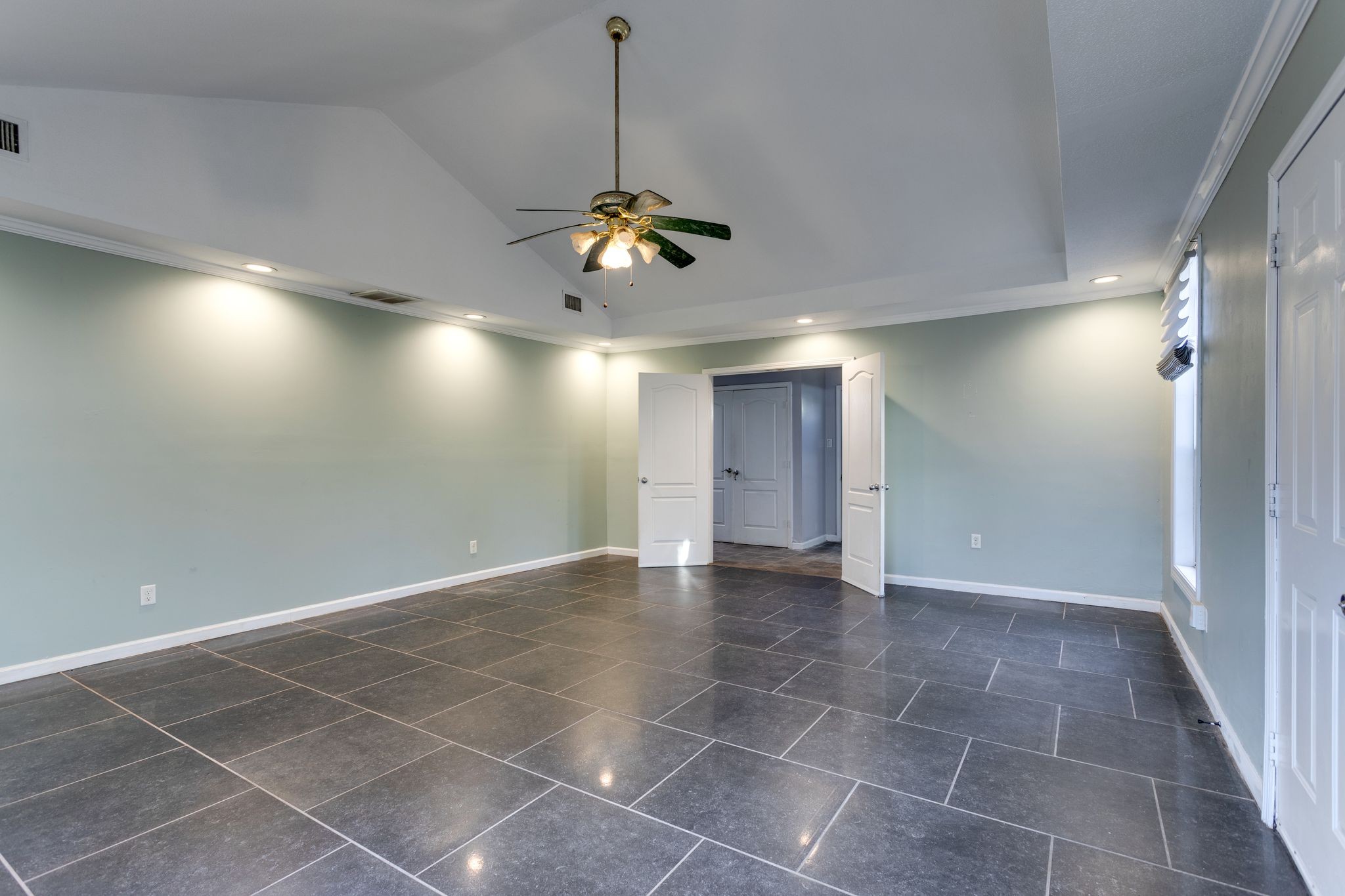 1019 E Valley Drive Columbia TN 38401