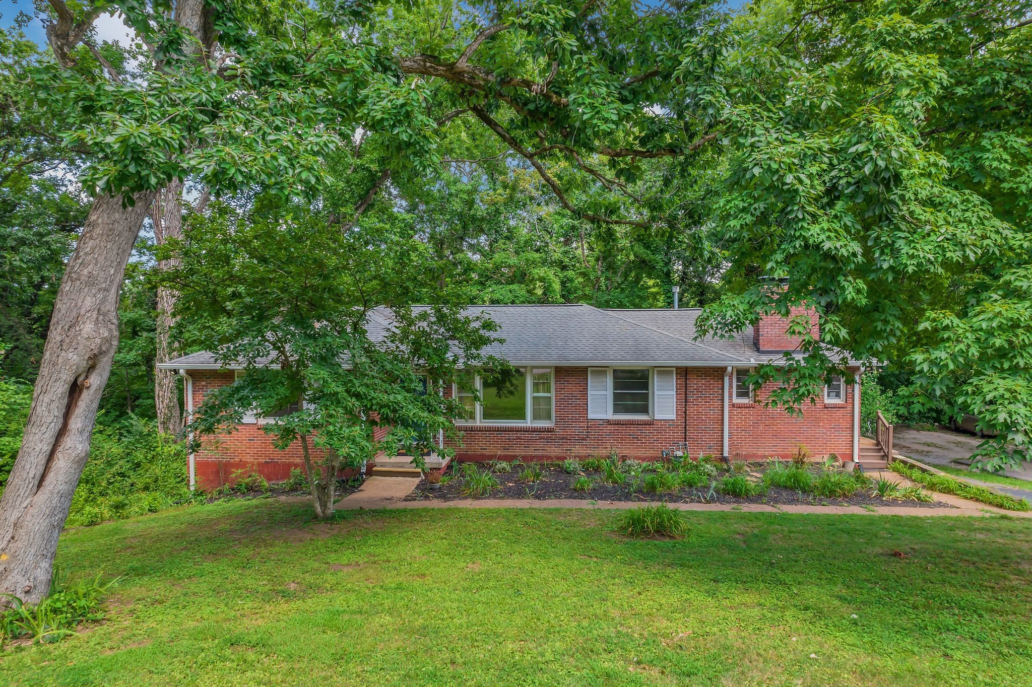 1008 Downey Drive Nashville TN 37205