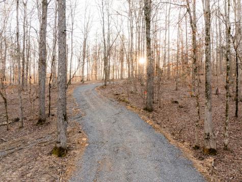 6 Pinewood Road Nunnelly TN 37137