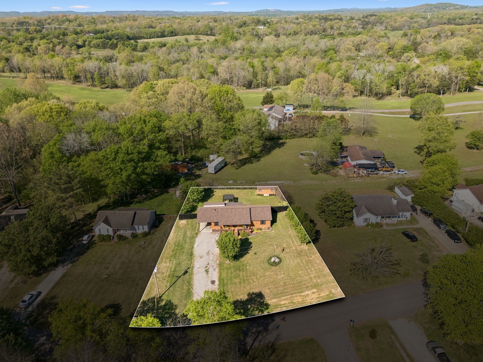 2318 Huckaby Road Columbia TN 38401