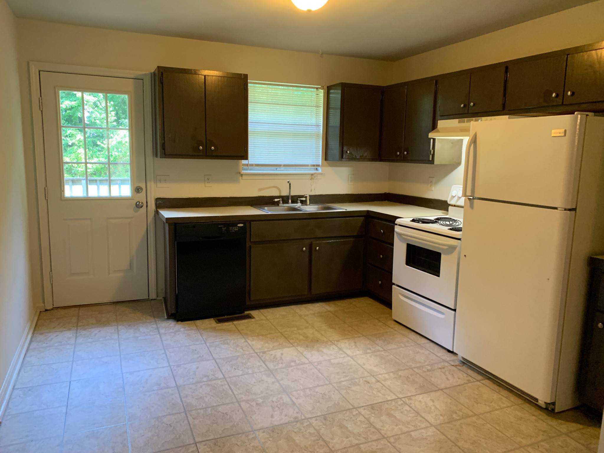 2033 Old Greenbrier Pike Greenbrier TN 37073