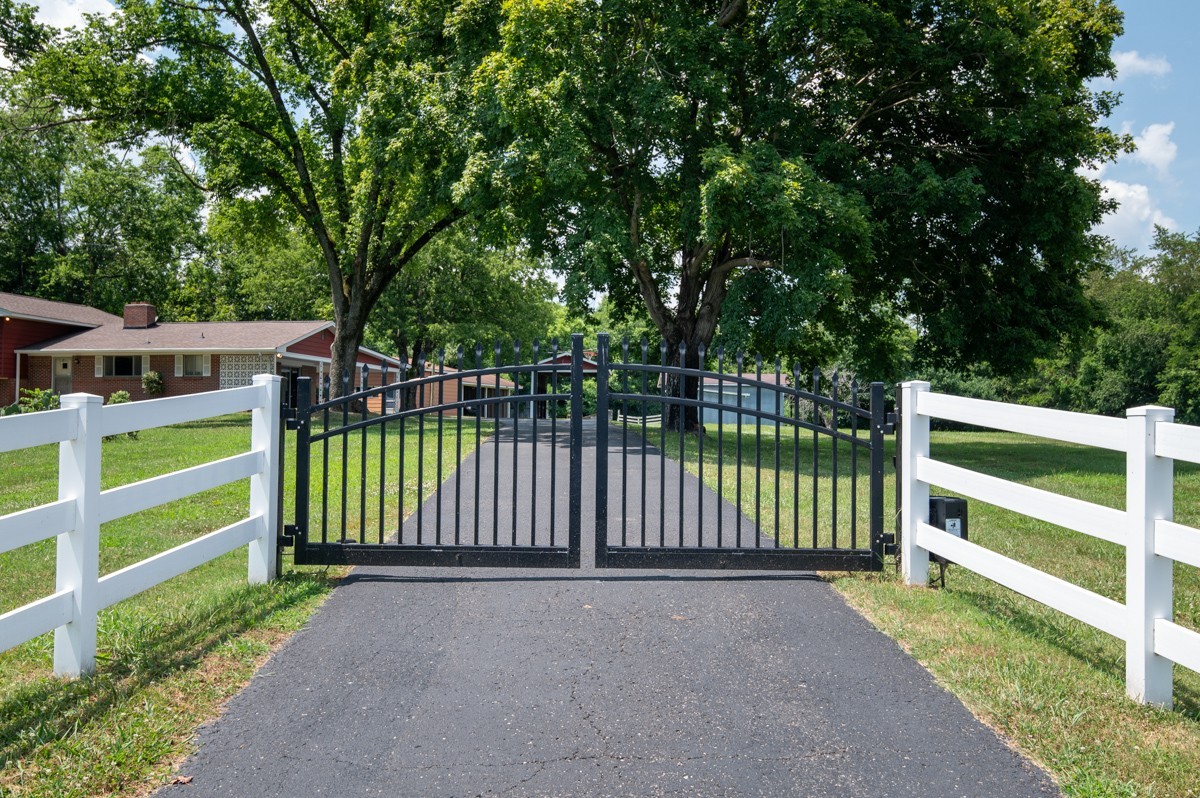 1386 Long Hollow Pike Gallatin TN 37066