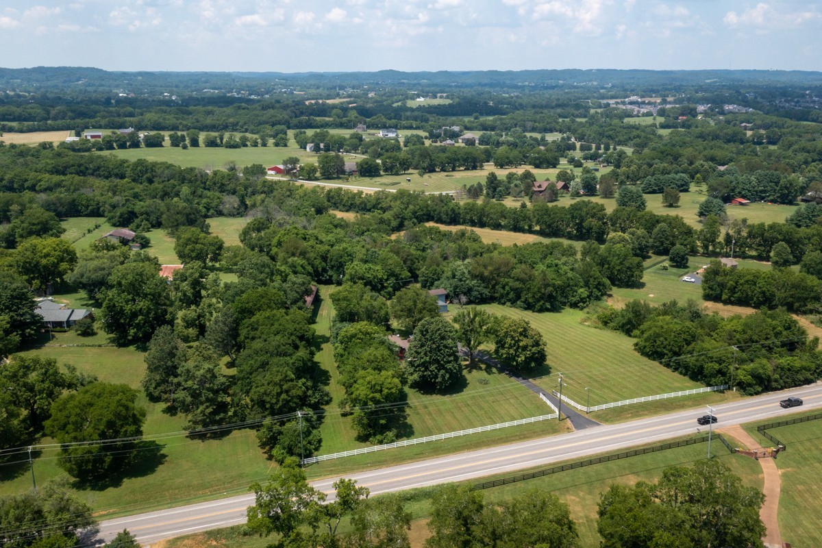 1386 Long Hollow Pike Gallatin TN 37066