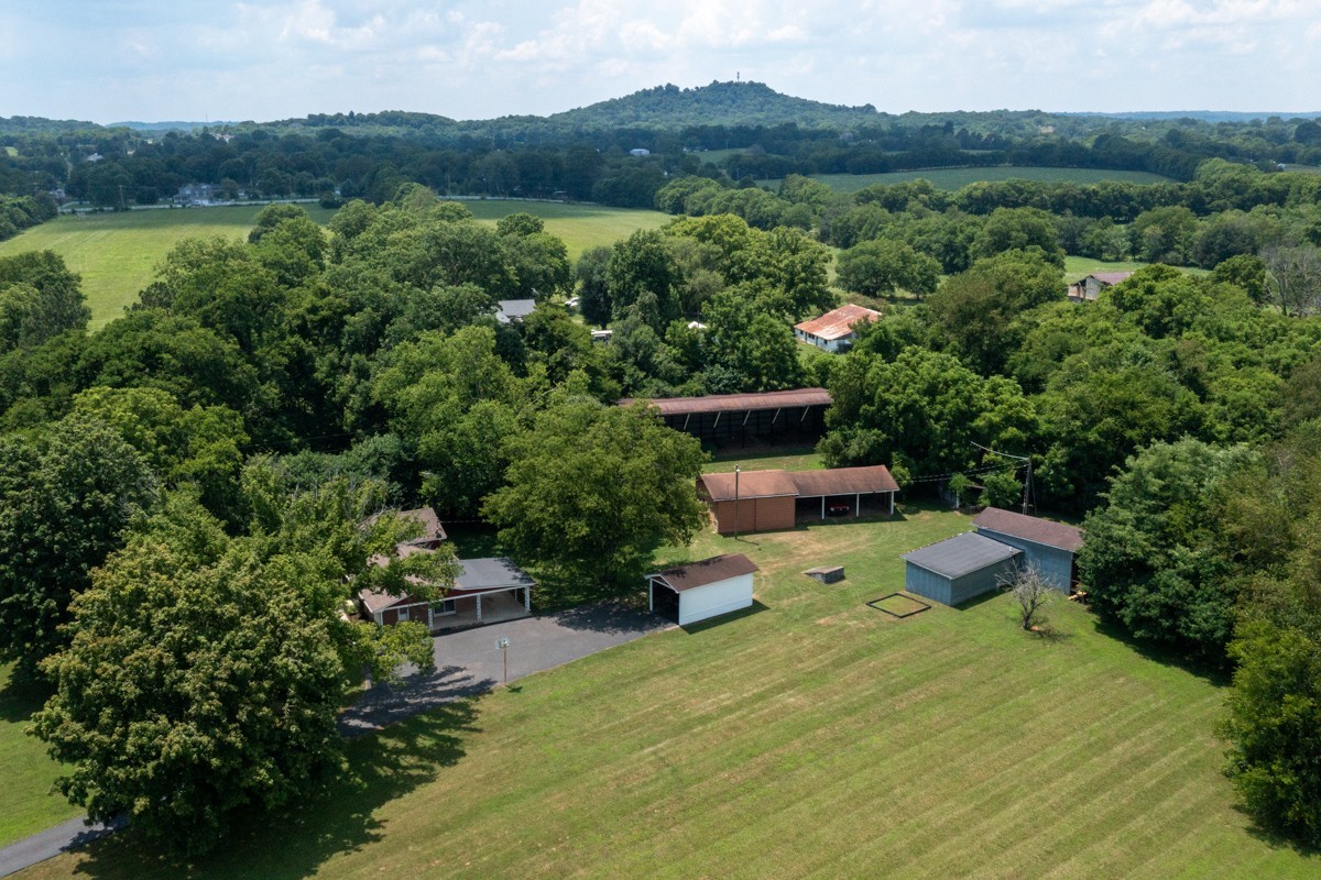 1386 Long Hollow Pike Gallatin TN 37066