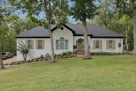 908 E Cynthia Trail Goodlettsville TN 37072