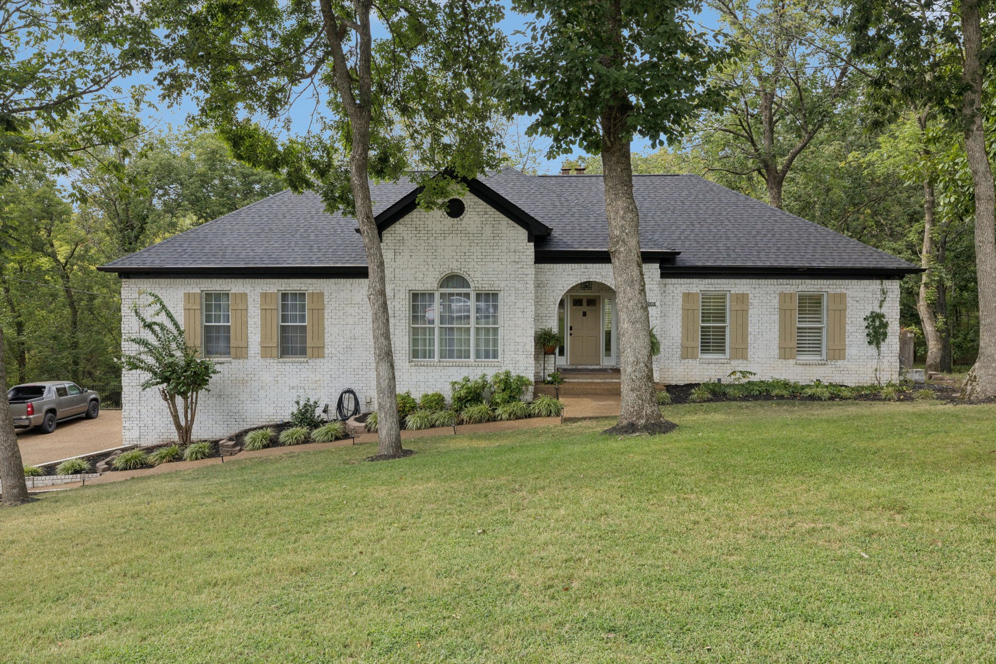 908 E Cynthia Trail Goodlettsville TN 37072