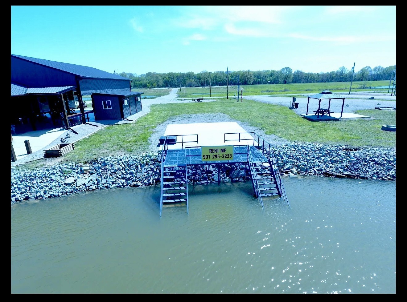 212 S River Front Drive Clifton TN 38425
