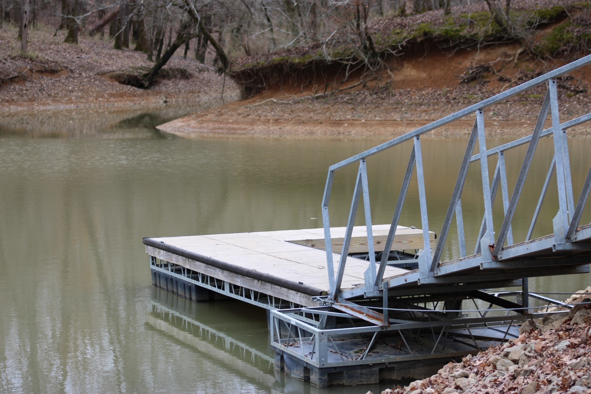 212 S River Front Drive Clifton TN 38425
