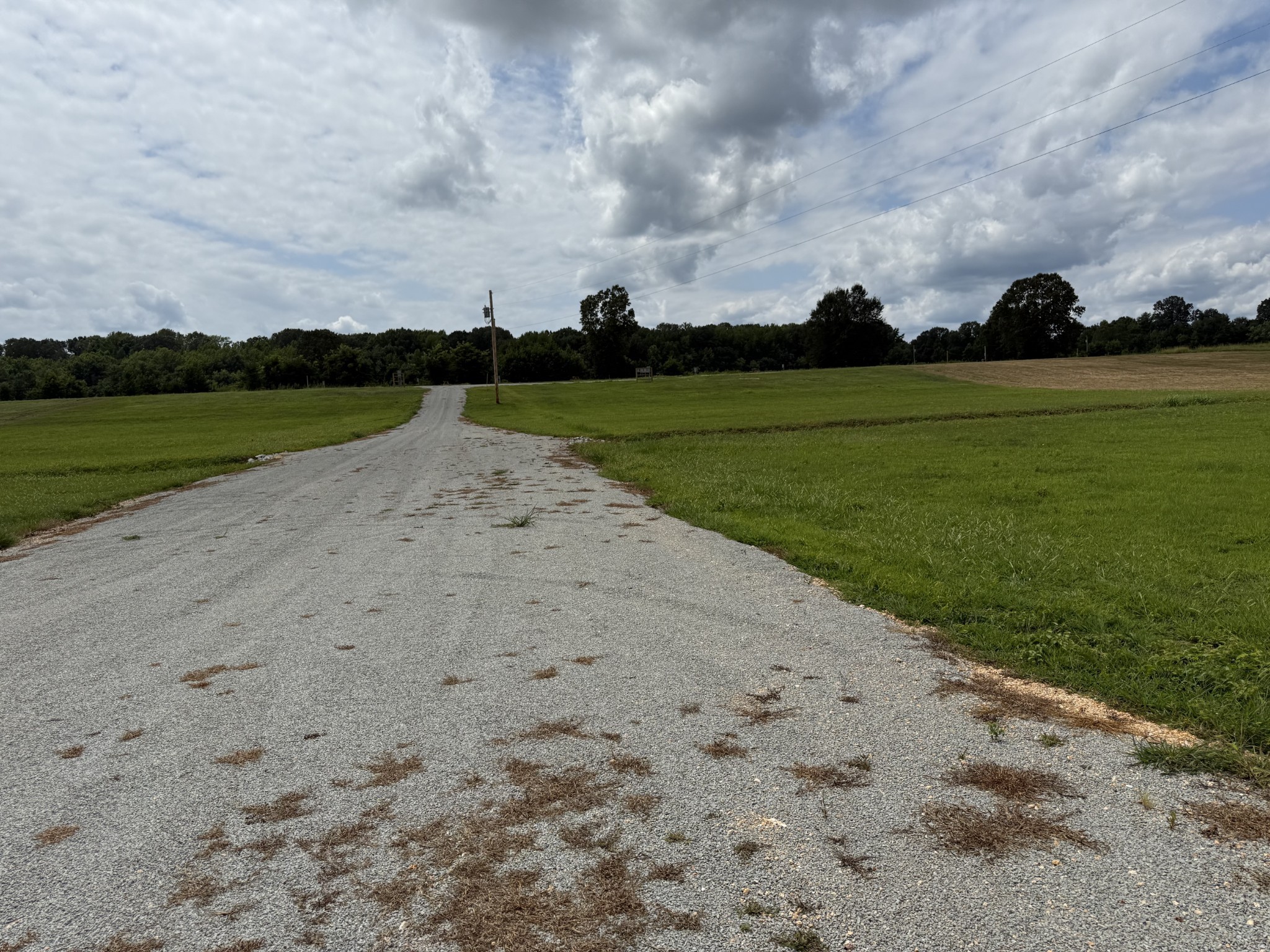 212 S River Front Drive Clifton TN 38425