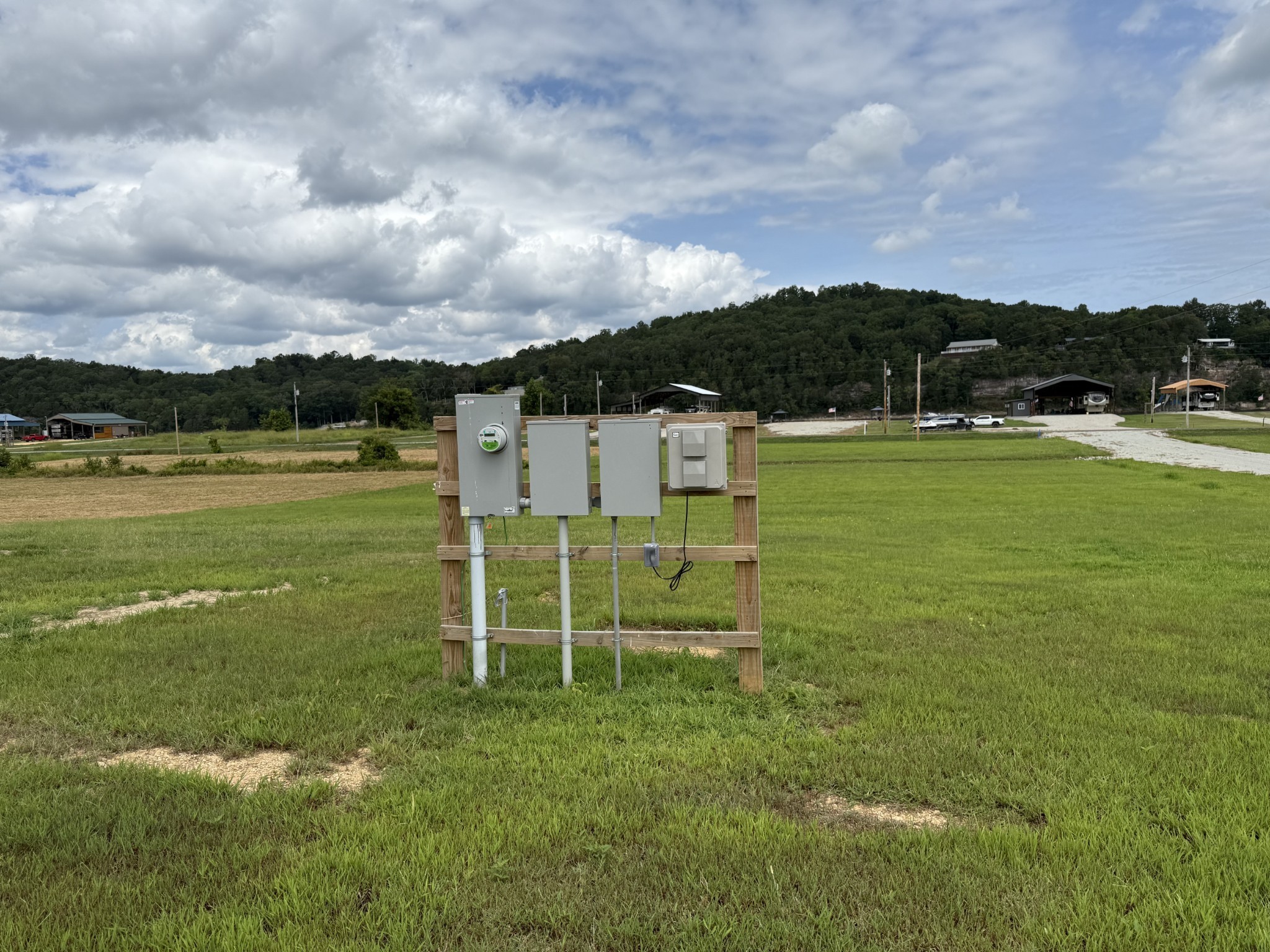 212 S River Front Drive Clifton TN 38425