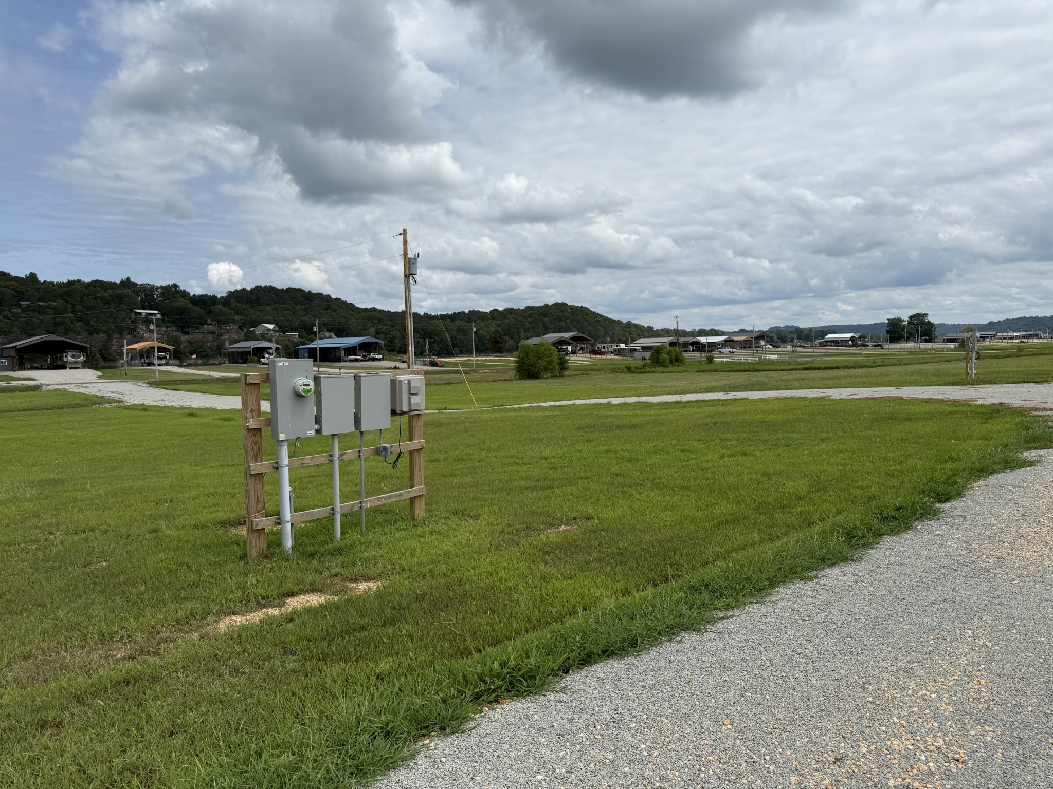 212 S River Front Drive Clifton TN 38425