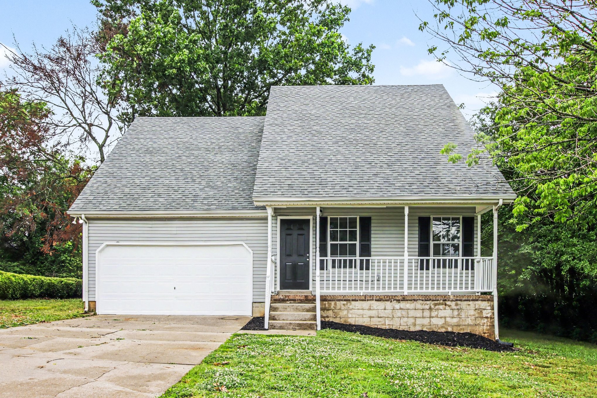 203 Blue Lake Lane La Vergne TN 37086