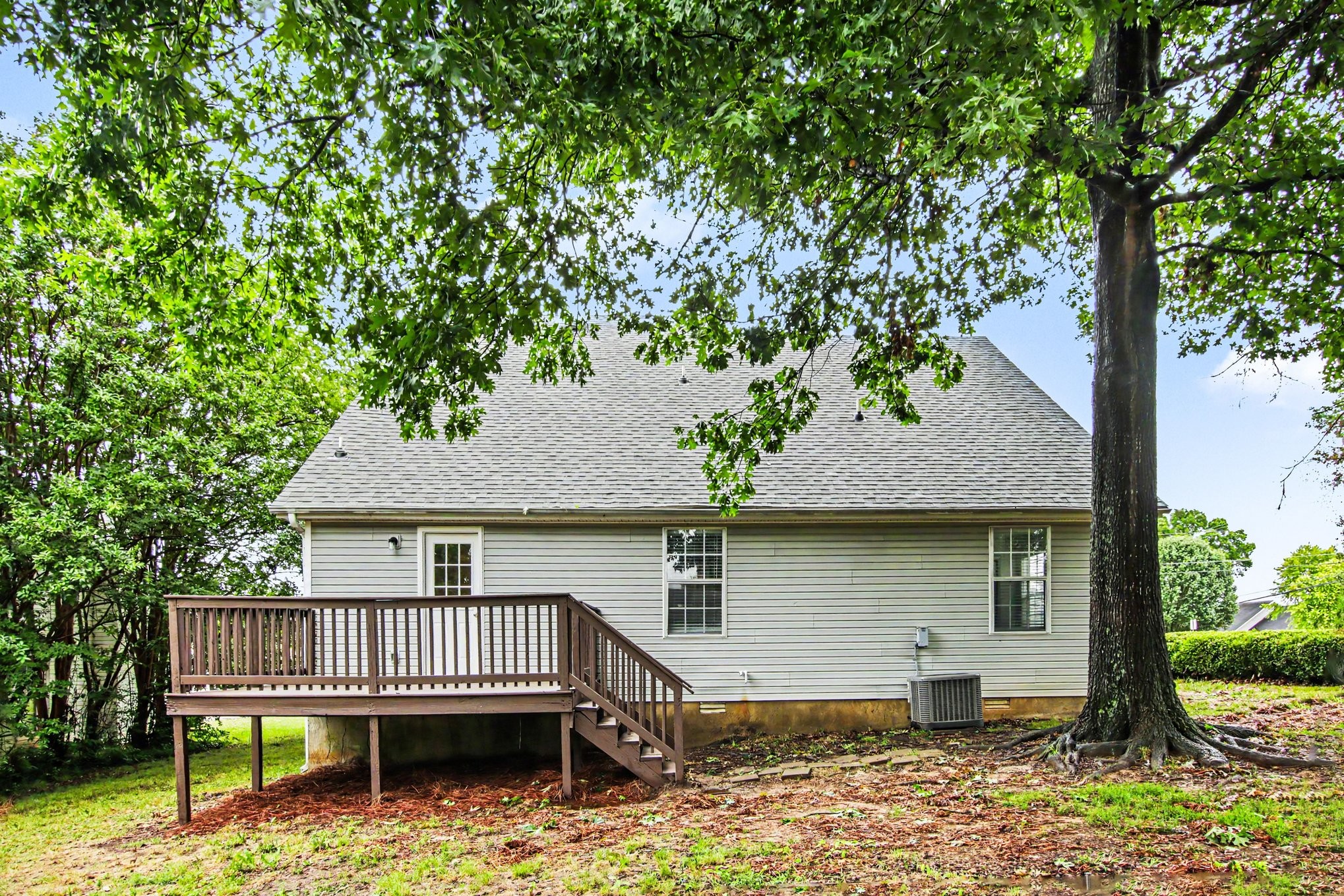 203 Blue Lake Lane La Vergne TN 37086