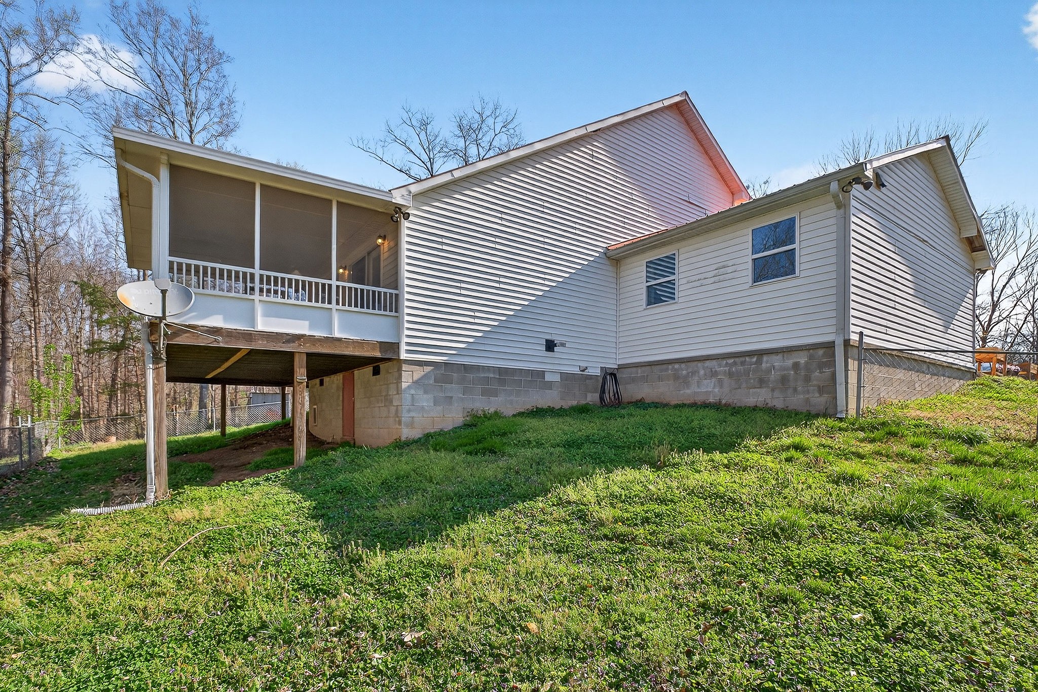 120 Red Bud Lane Hilham TN 38568