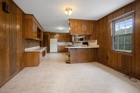 915 Taylor Circle Burns TN 37029