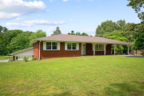 915 Taylor Circle Burns TN 37029