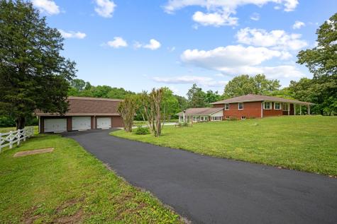 915 Taylor Circle Burns TN 37029