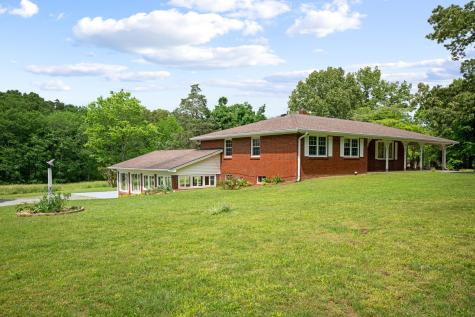 915 Taylor Circle Burns TN 37029