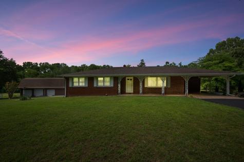 915 Taylor Circle Burns TN 37029