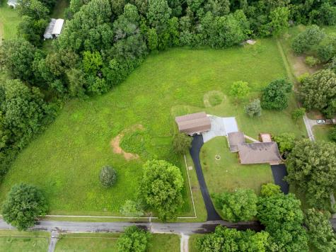 915 Taylor Circle Burns TN 37029