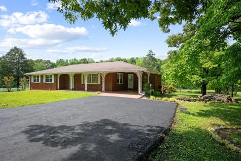 915 Taylor Circle Burns TN 37029