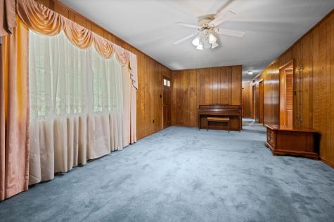 915 Taylor Circle Burns TN 37029
