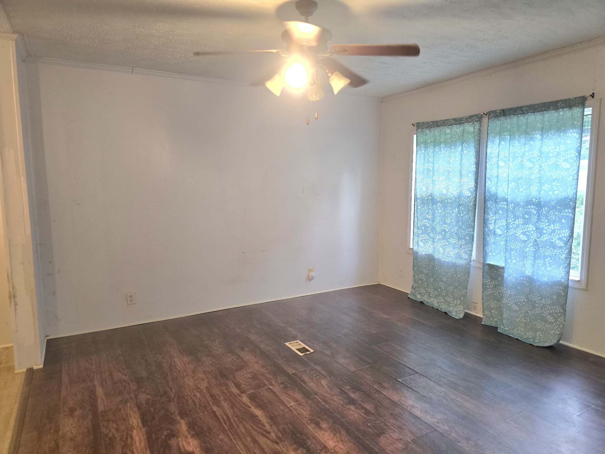 607 Evening Shade Dr, S White Bluff TN 37187