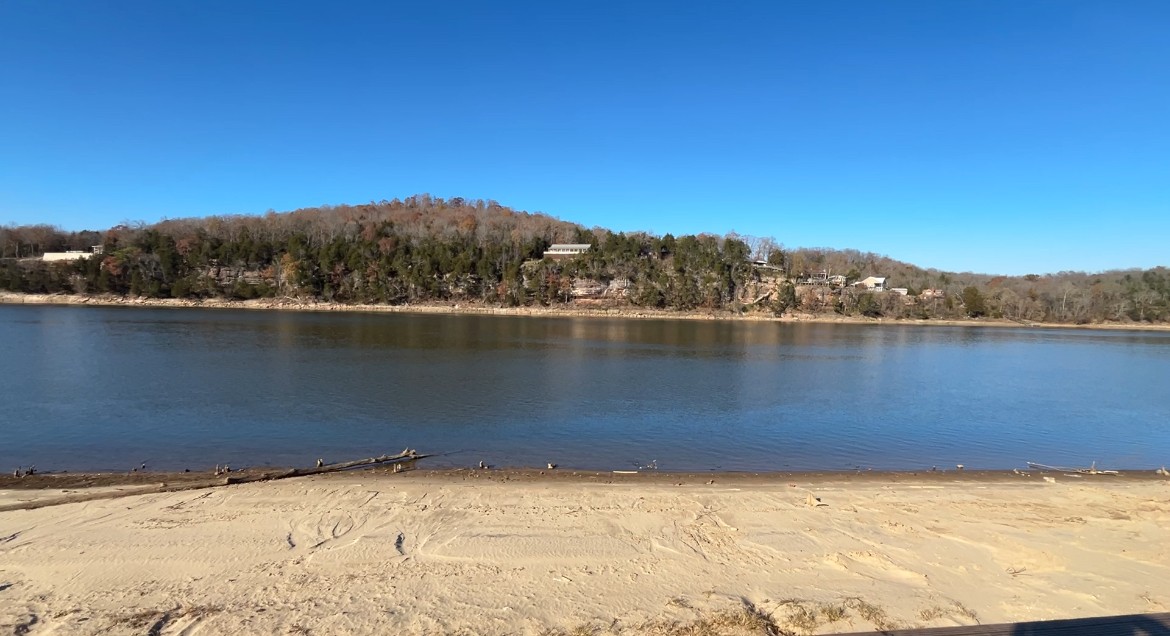 212 S River Front Drive Clifton TN 38425