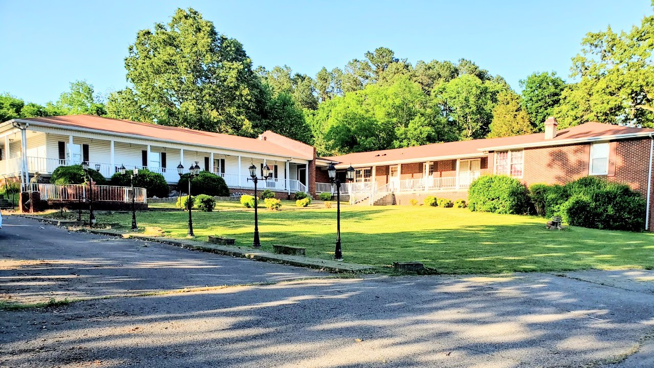 1104 Old Charlotte Road White Bluff TN 37187