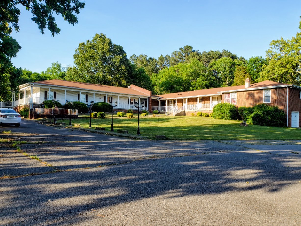 1104 Old Charlotte Road White Bluff TN 37187