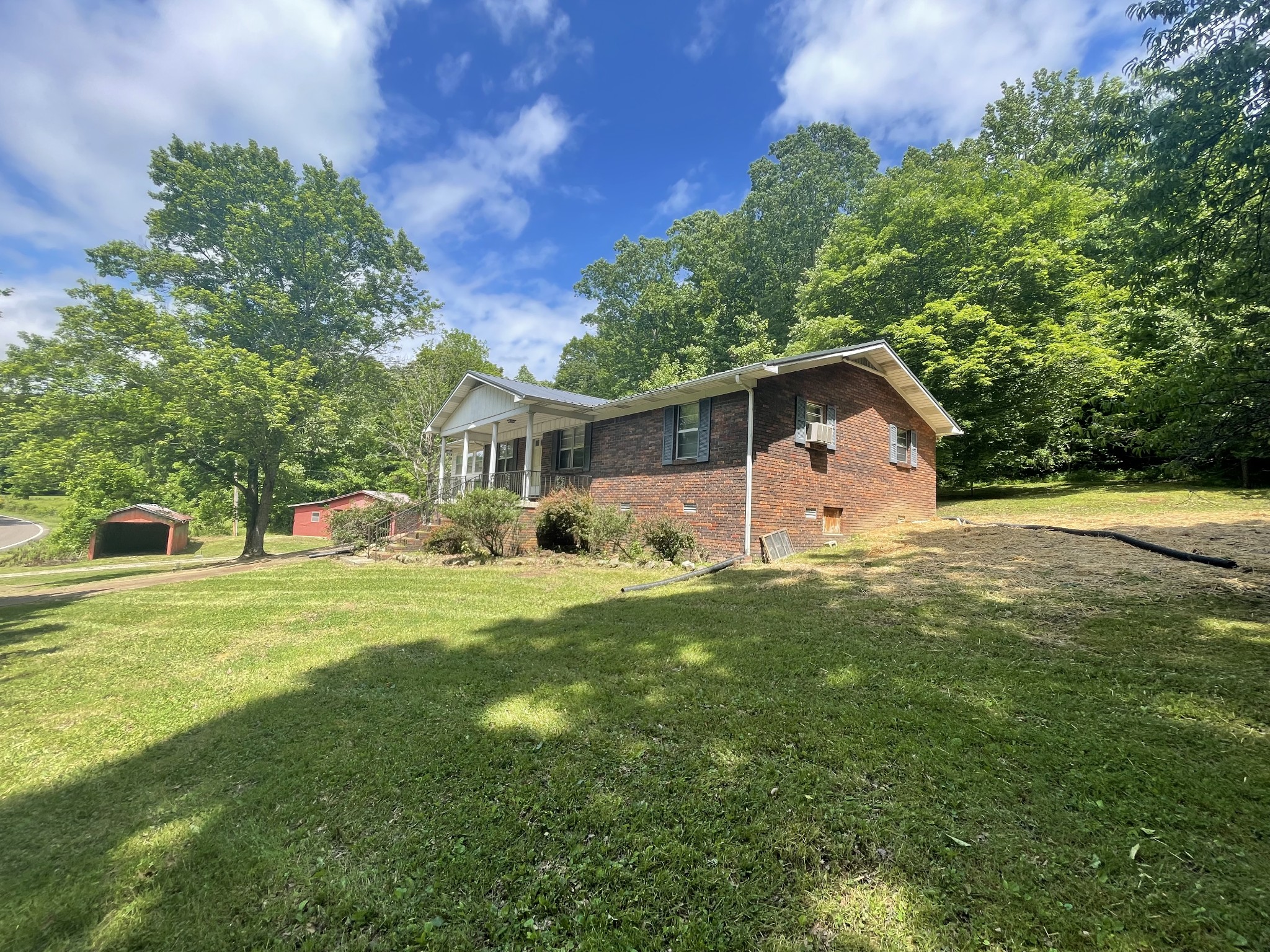 2438 Linden Highway Clifton TN 38425