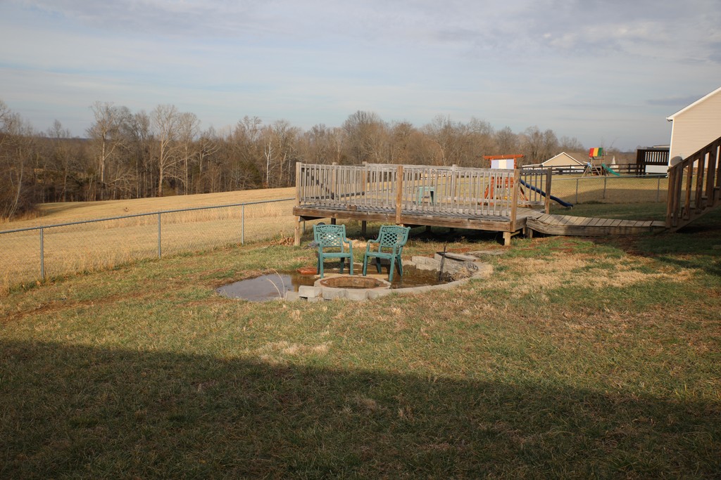 809 Hooper Road Charlotte TN 37036