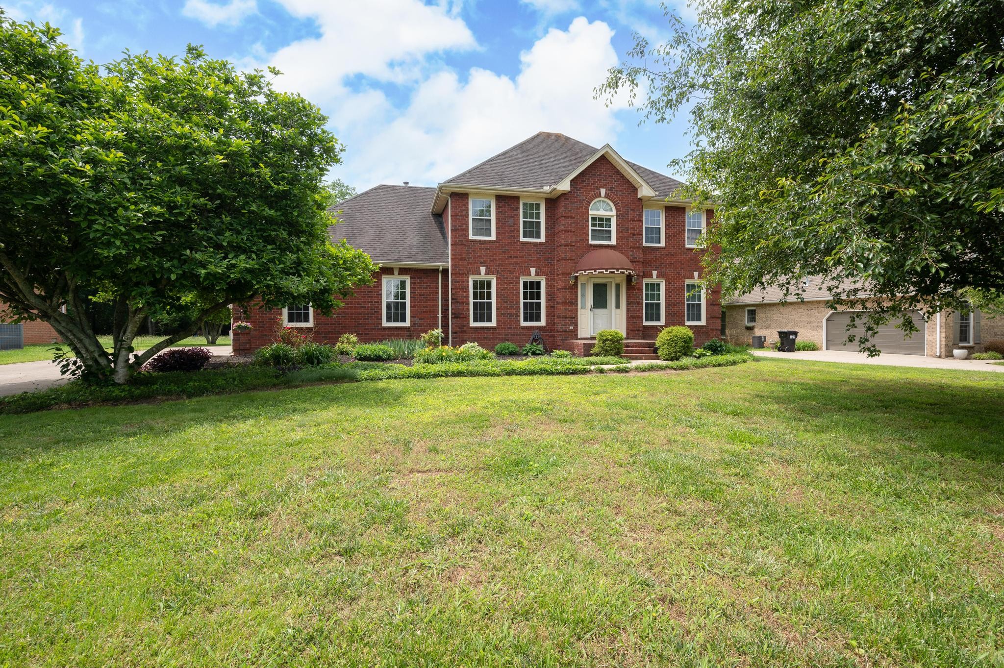 137 Lakepointe Road La Vergne TN 37086