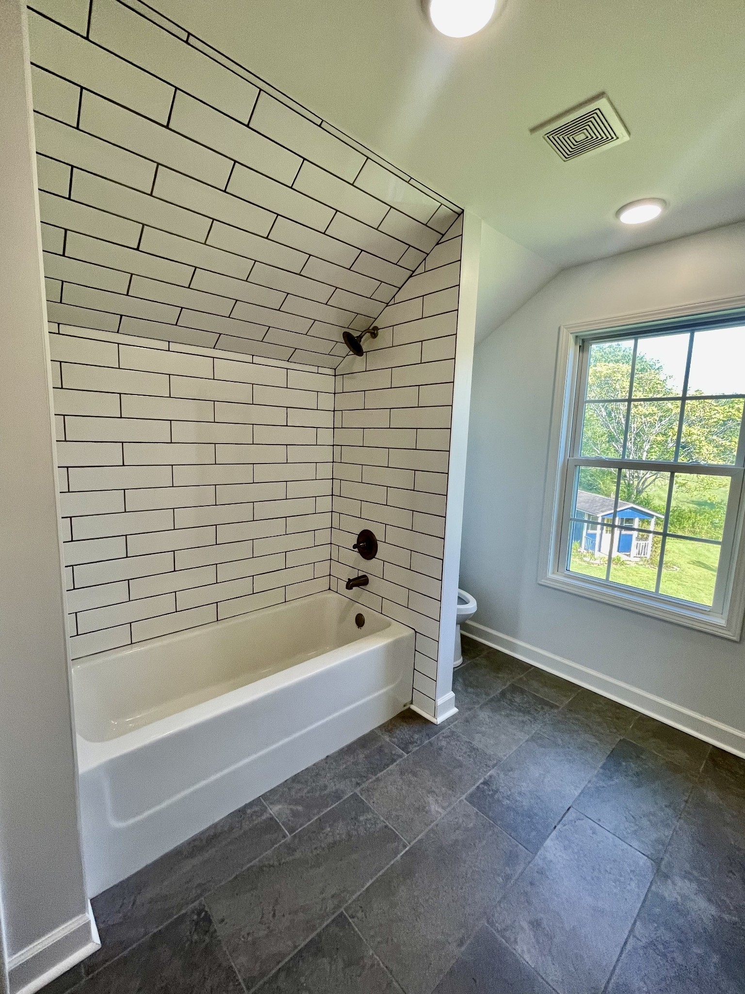 40 Harding Road Leoma TN 38468
