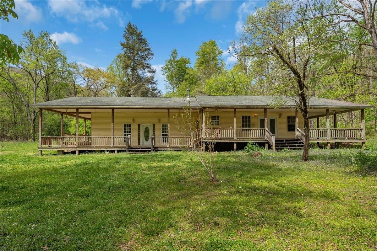 360 Dixon Cove Road Sequatchie TN 37374