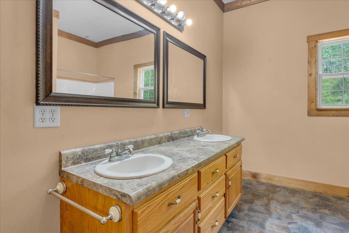 360 Dixon Cove Road Sequatchie TN 37374