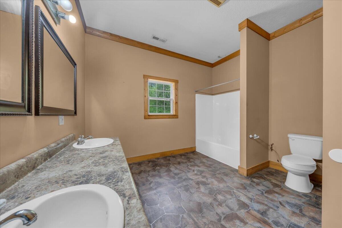 360 Dixon Cove Road Sequatchie TN 37374