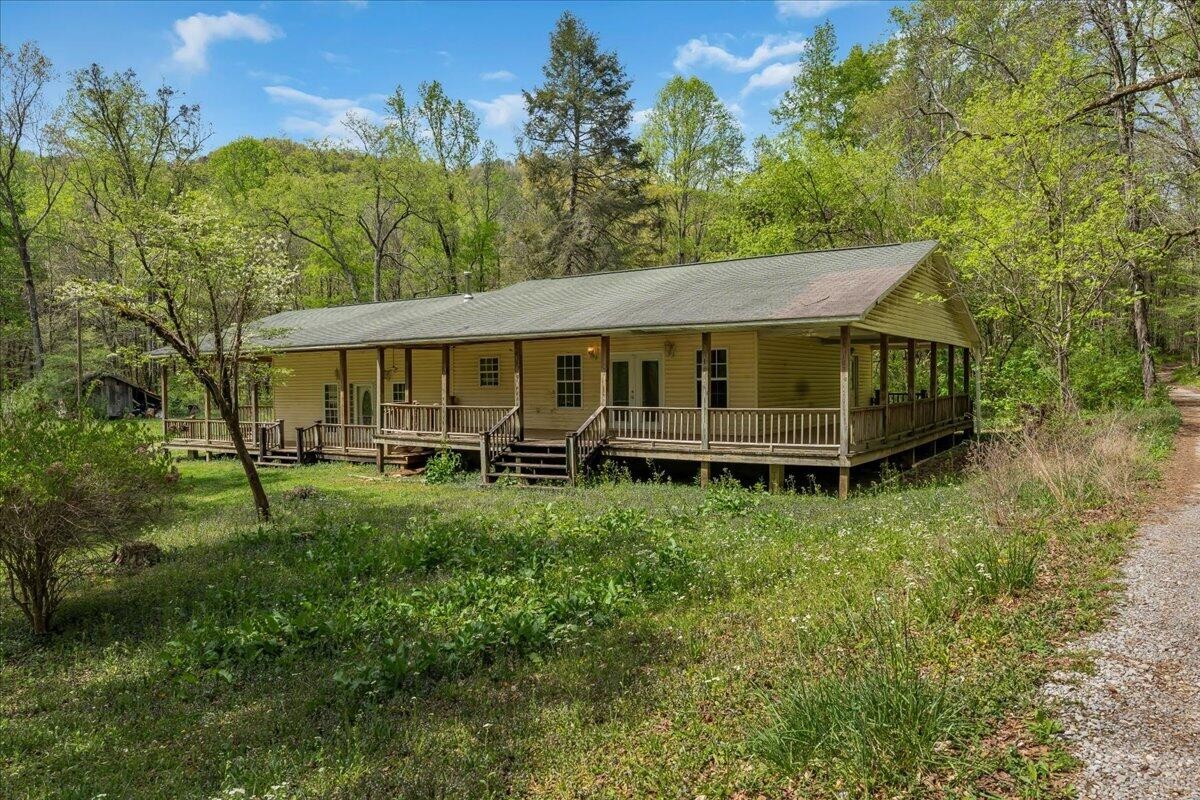 360 Dixon Cove Road Sequatchie TN 37374