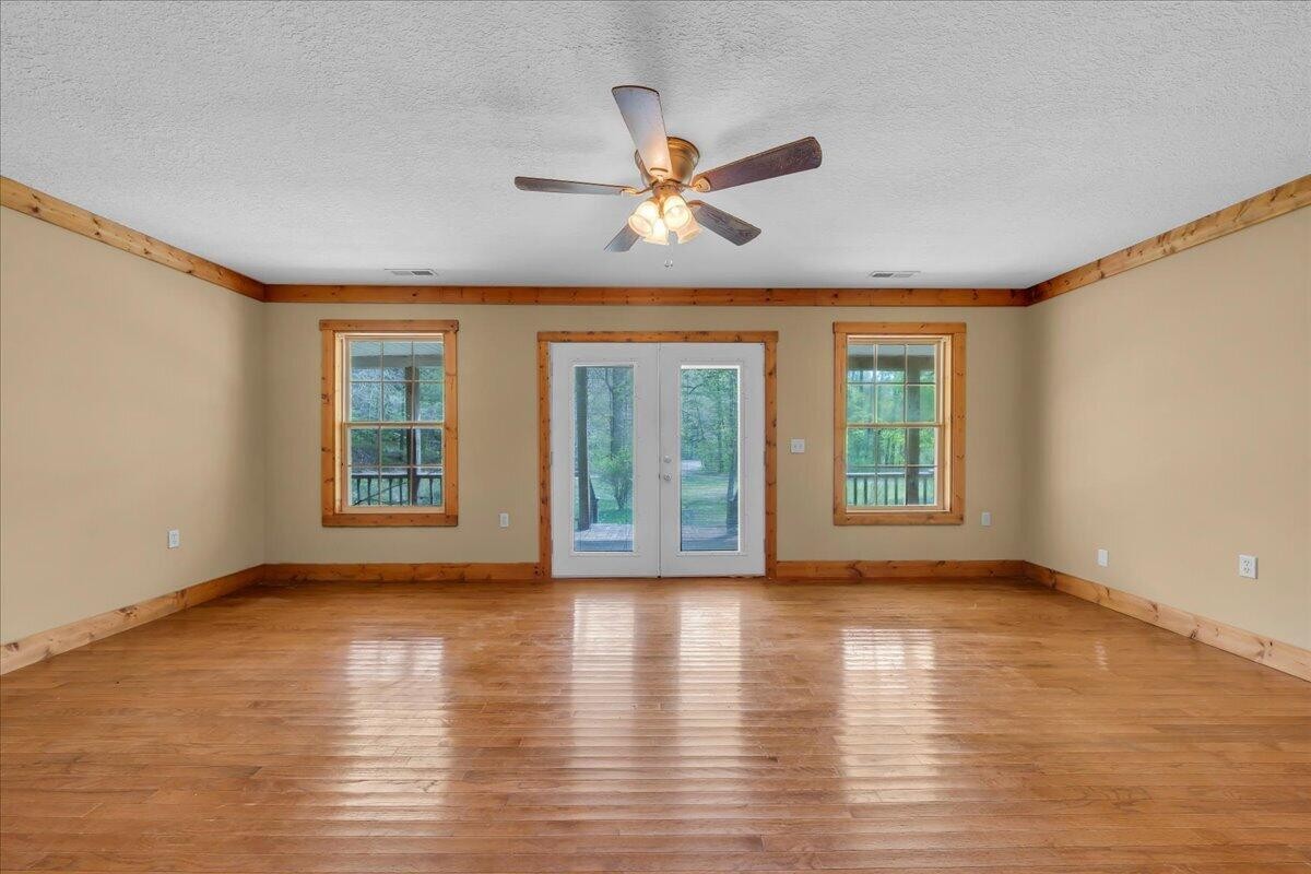 360 Dixon Cove Road Sequatchie TN 37374