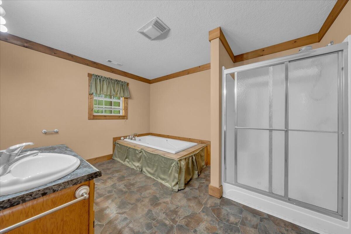 360 Dixon Cove Road Sequatchie TN 37374