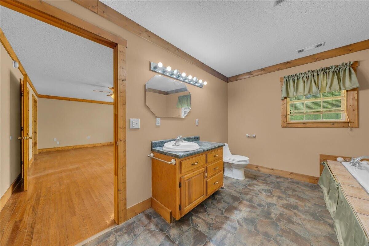 360 Dixon Cove Road Sequatchie TN 37374