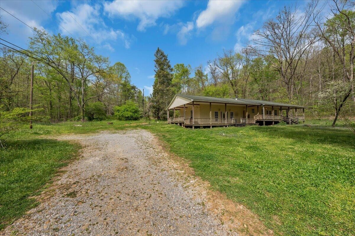 360 Dixon Cove Road Sequatchie TN 37374