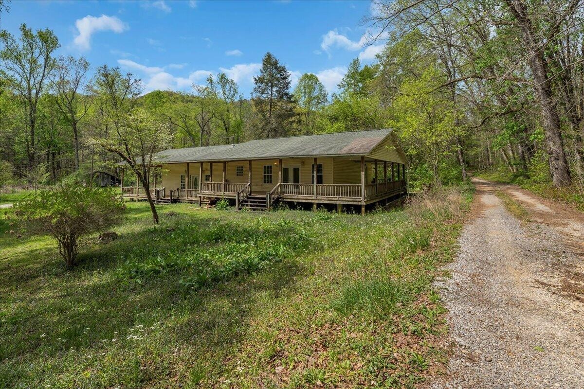360 Dixon Cove Road Sequatchie TN 37374