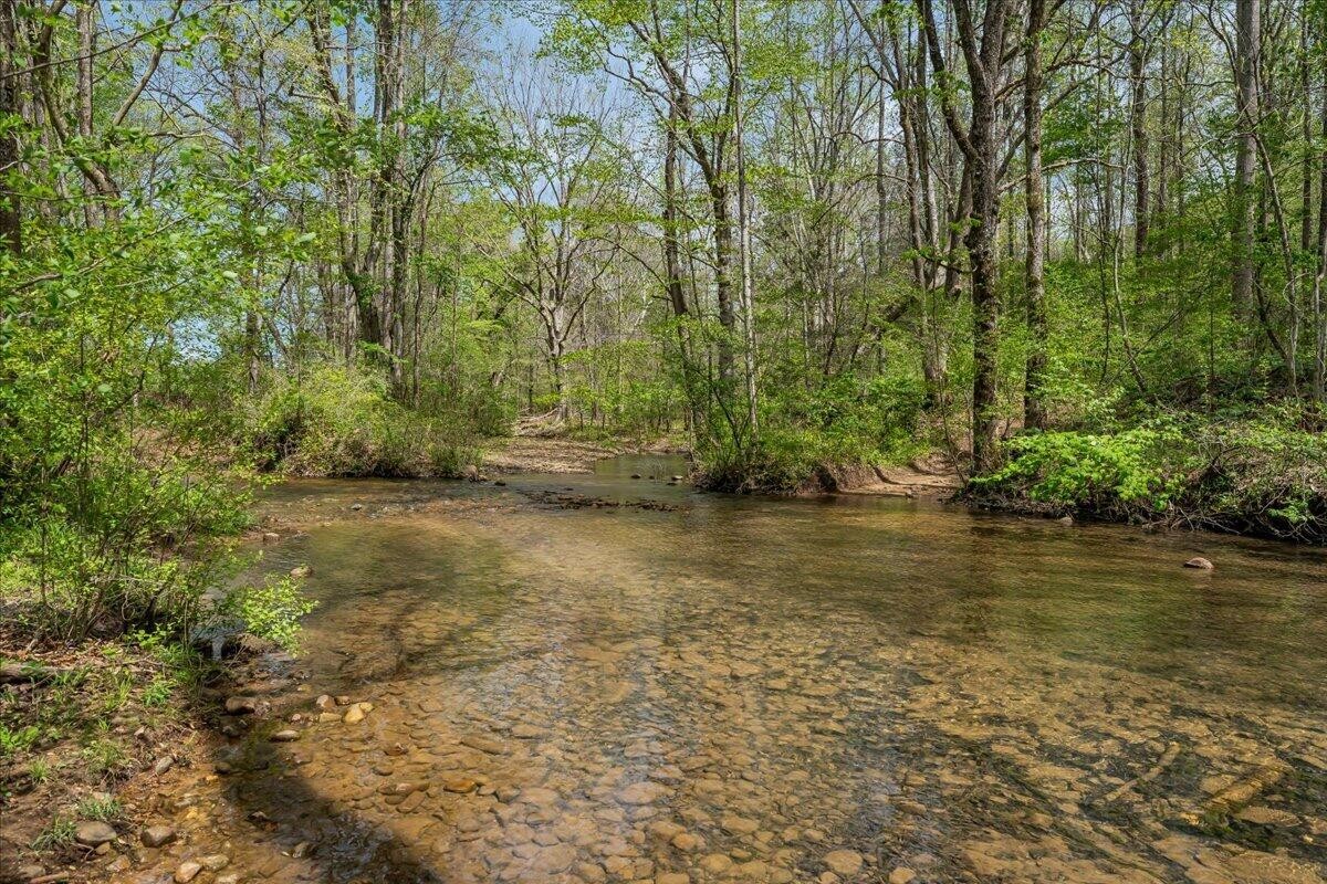 360 Dixon Cove Road Sequatchie TN 37374